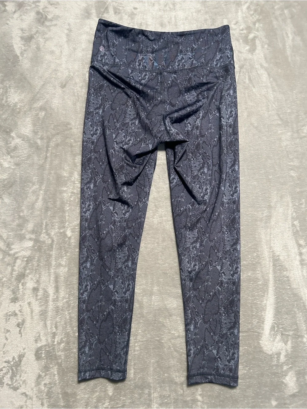 Z By Zella Cropped Leggings Women’s Small Blue Snakeskin Running Yoga Athleisure